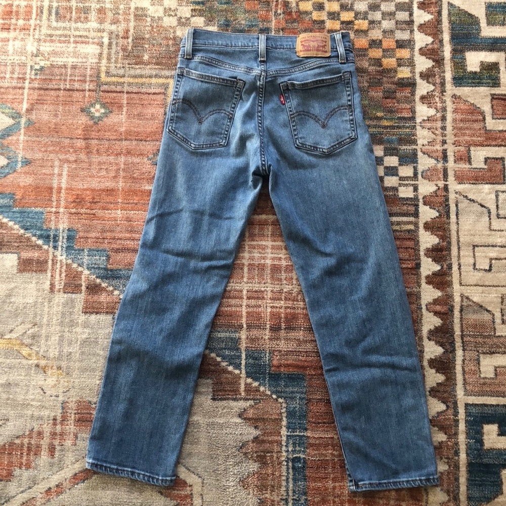 Levi’s Wedgie Straight light denim jeans